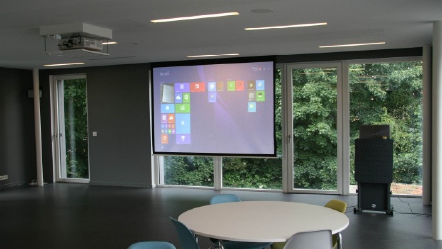 Multi Purpose Room - High Qualilty Indoor Ledwall 135 inch ( Image = 301x179cm )