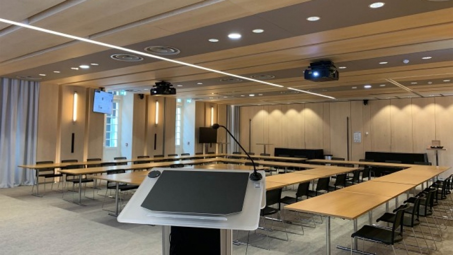 Multi Purpose Room - High Qualilty Indoor Ledwall 135 inch ( Image = 301x179cm )