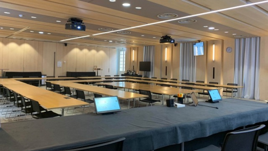Multi Purpose Room - High Qualilty Indoor Ledwall 135 inch ( Image = 301x179cm )