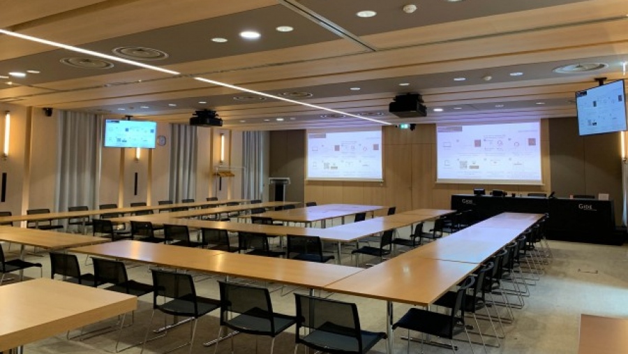 Multi Purpose Room - High Qualilty Indoor Ledwall 135 inch ( Image = 301x179cm )