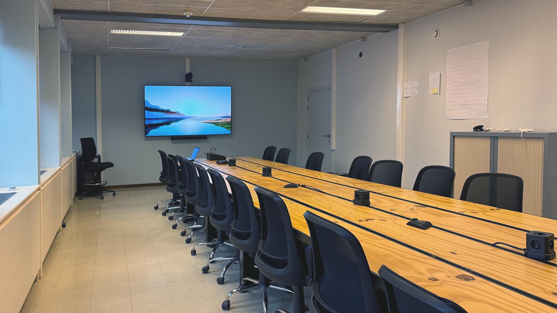 100-people Hybrid Auditorium