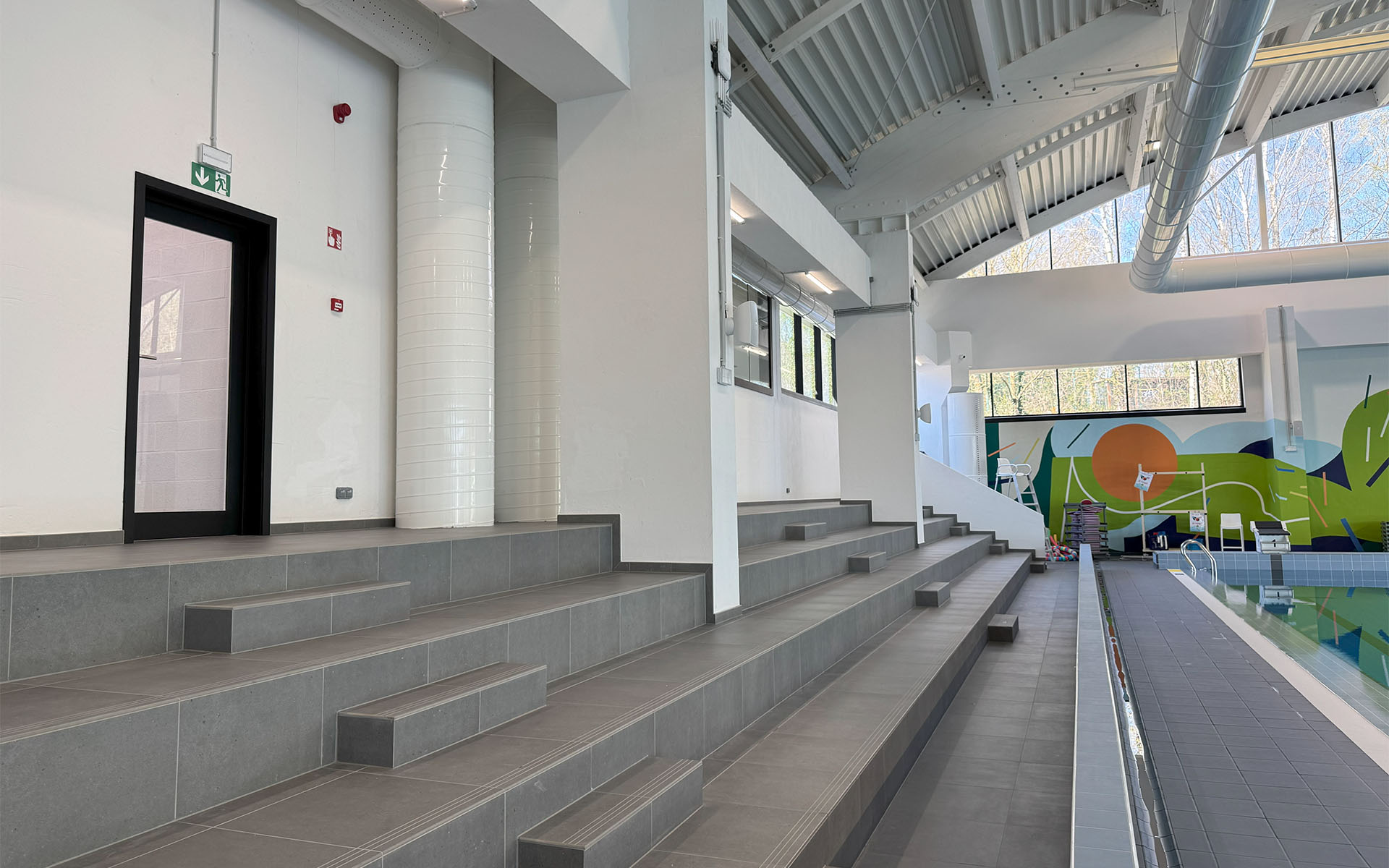 Multi Purpose Room - High Qualilty Indoor Ledwall 135 inch ( Image = 301x179cm )