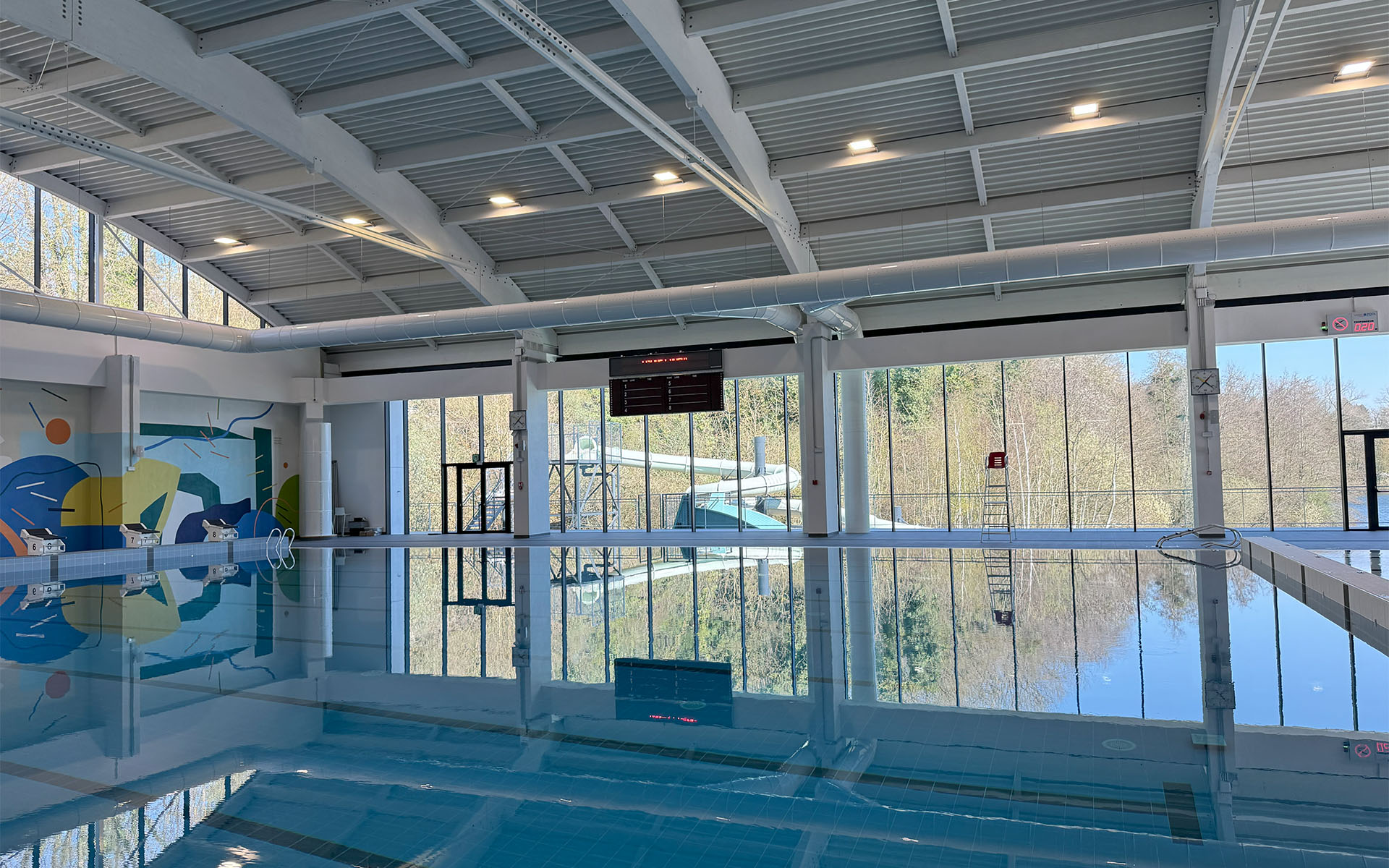 Multi Purpose Room - High Qualilty Indoor Ledwall 135 inch ( Image = 301x179cm )