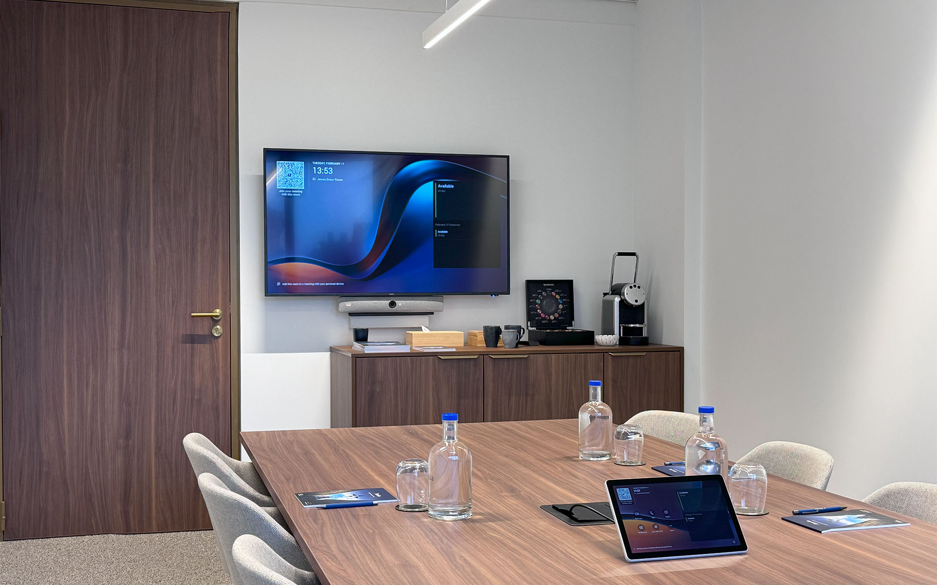 Multi Purpose Room - High Qualilty Indoor Ledwall 135 inch ( Image = 301x179cm )