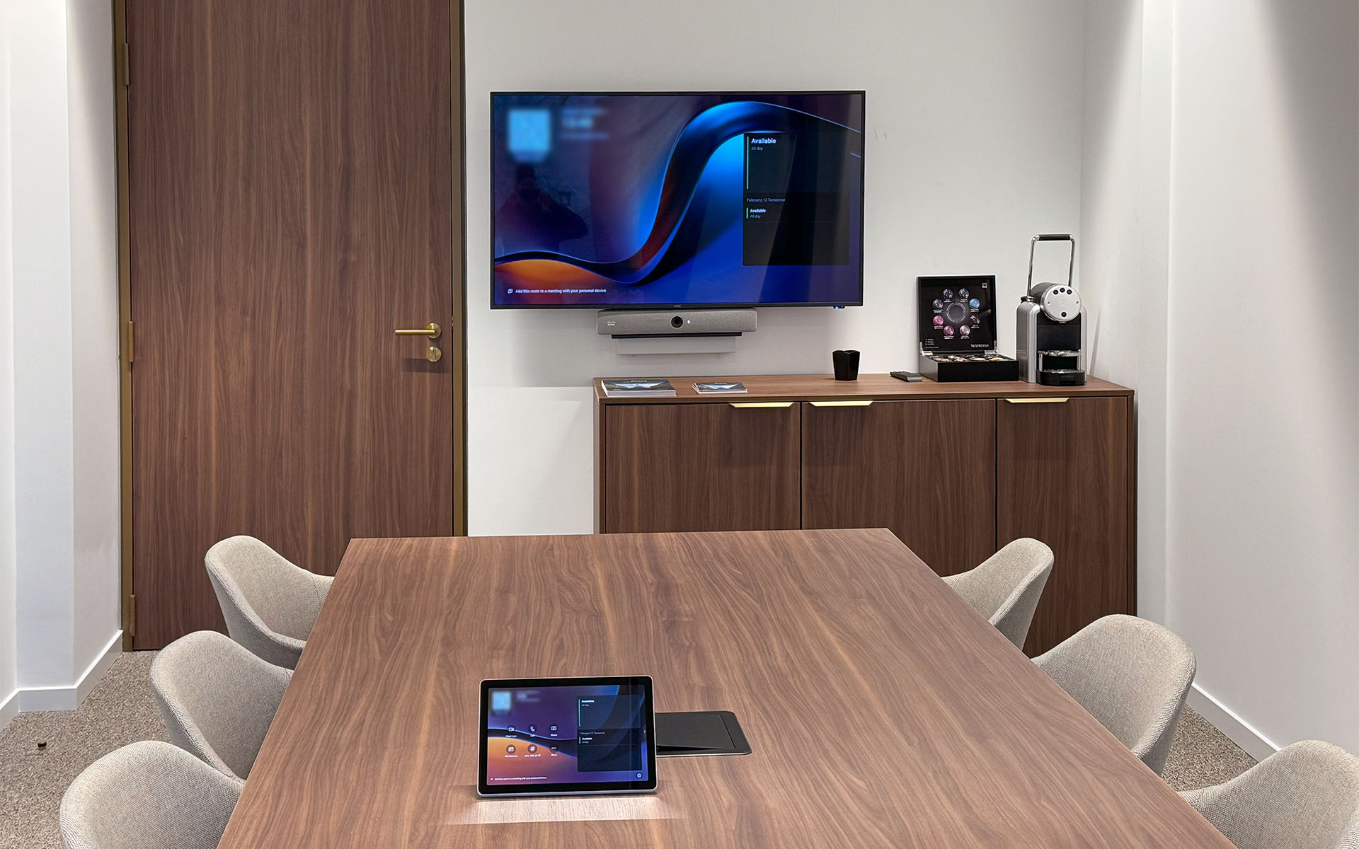 Multi Purpose Room - High Qualilty Indoor Ledwall 135 inch ( Image = 301x179cm )