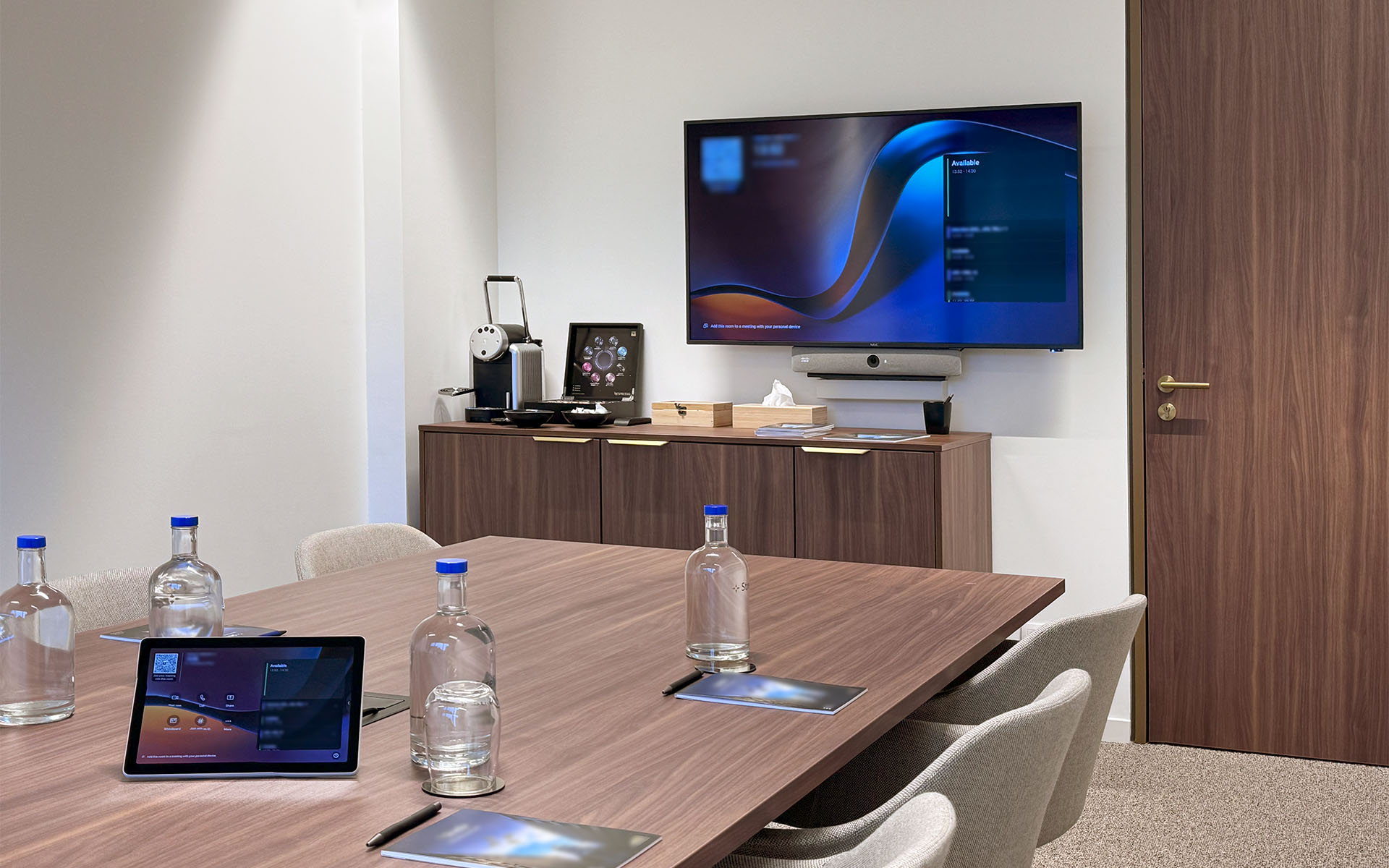 Multi Purpose Room - High Qualilty Indoor Ledwall 135 inch ( Image = 301x179cm )