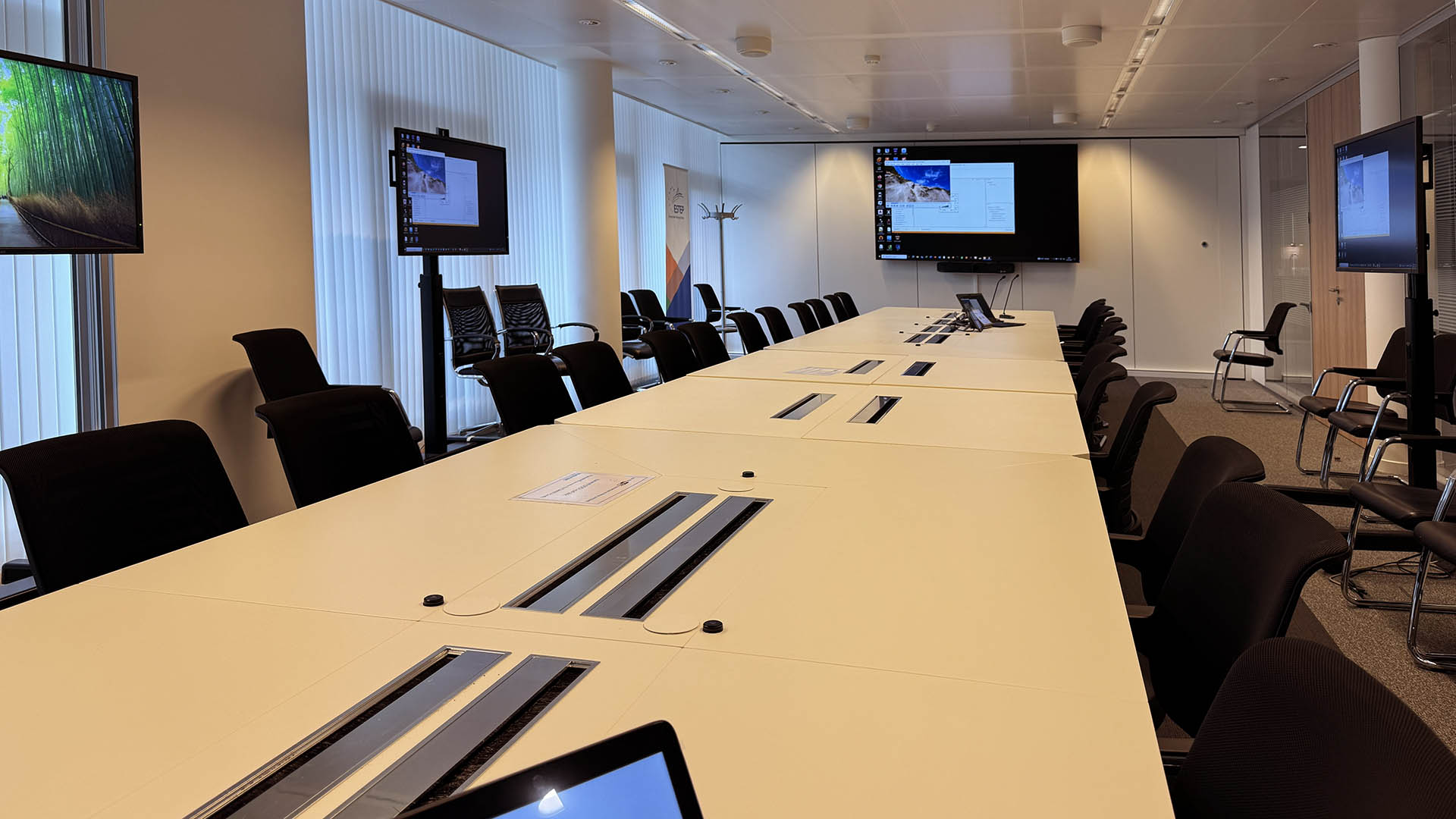 Board room – 16 people